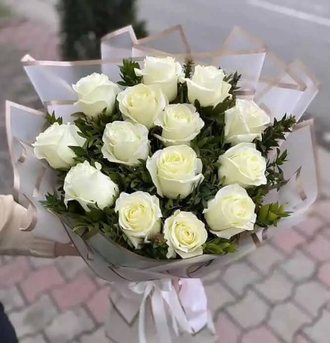 Wintery white with 14 white Roses - Theflowers Pakistan