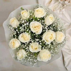 White and red rose flower bouquet - TheFlowers.PK